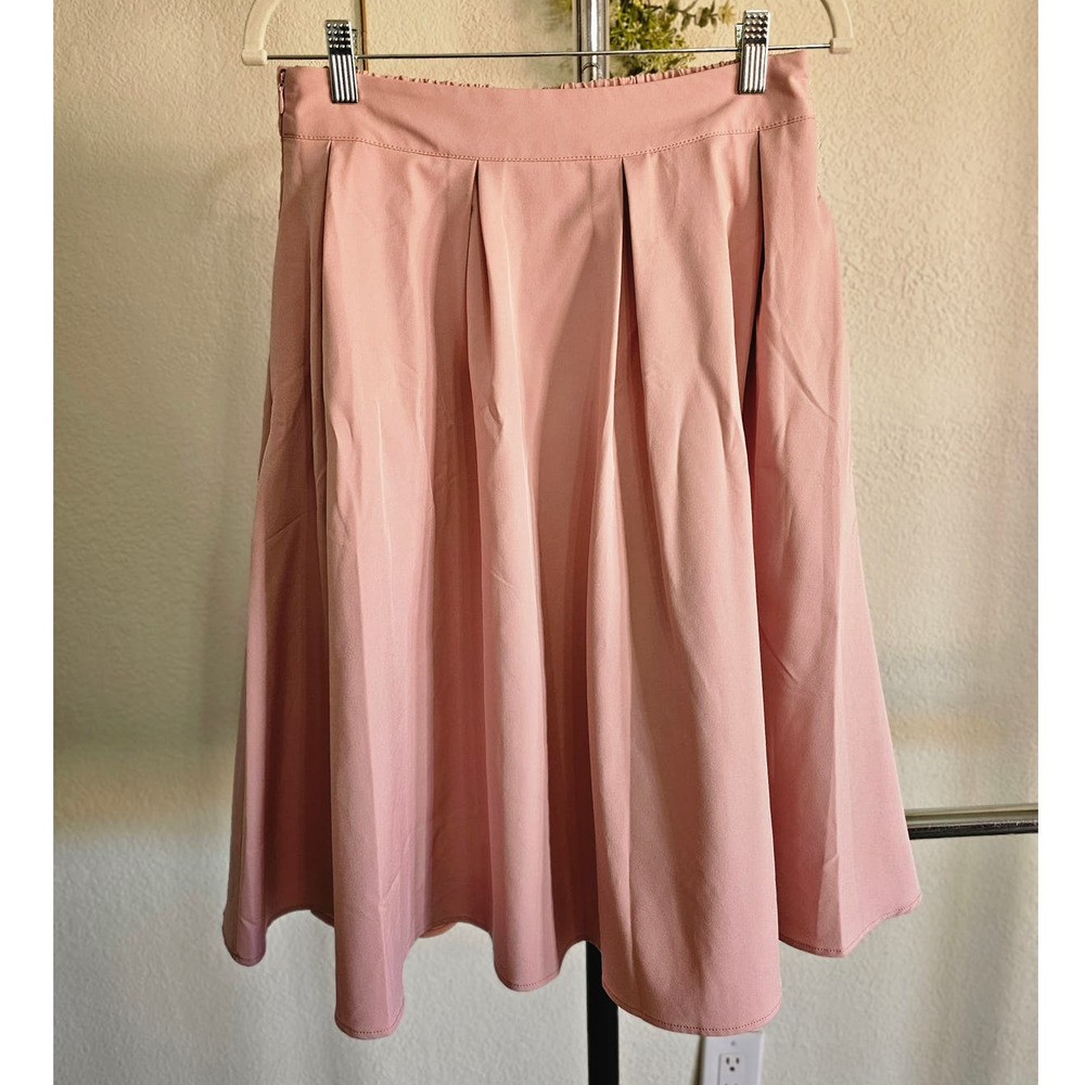 NWOT Urban Coco Midi Skirt HAS POCKETS Versatile Flared Stretch Waistband MEDIUM